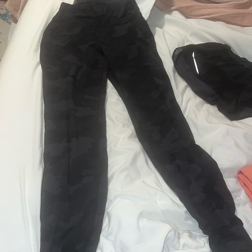 Size 6 lululemon black camo align joggers perfect condition only worn once